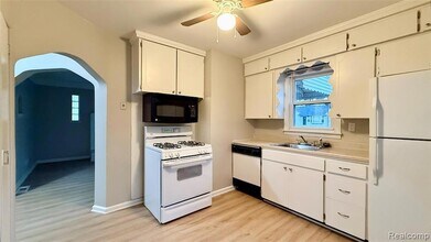 805 E Milton Ave in Hazel Park, MI - Building Photo - Building Photo