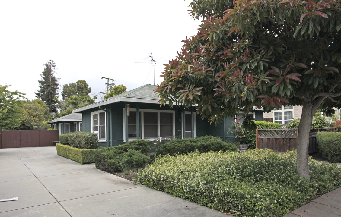 753-755 Roosevelt Ave in Redwood City, CA - Foto de edificio