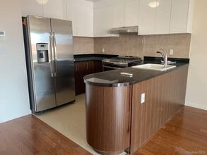 136-46 41st Ave in Queens, NY - Building Photo - Building Photo