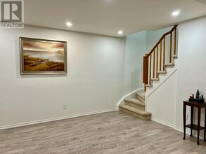 1126 Beechnut Rd in Oakville, ON - Building Photo - Building Photo