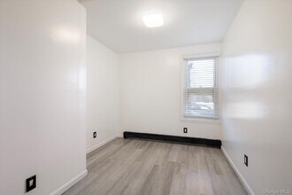 41 Atlantic Ave in Freeport, NY - Building Photo - Building Photo