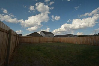 1106 Minnow Ln in Bastrop, TX - Building Photo - Building Photo