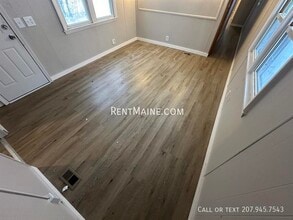 30 Exeter Rd in Corinth, ME - Foto de edificio - Building Photo