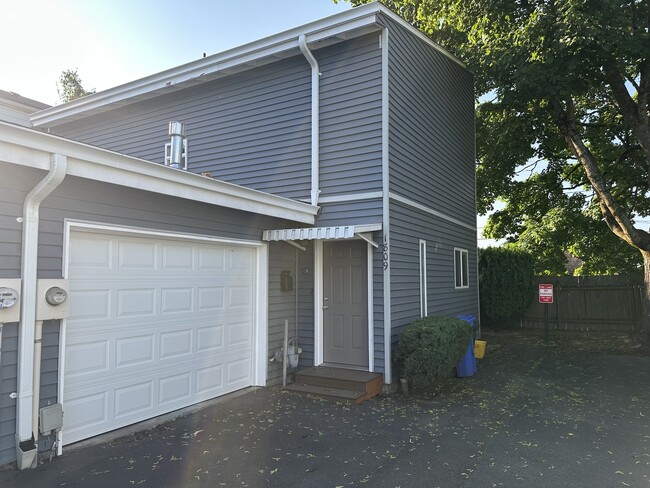 property at 1809 SE Harney St