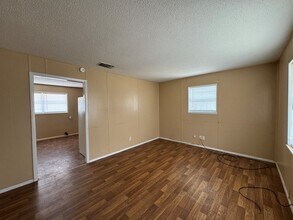 806 N 10th St in Alpine, TX - Building Photo - Building Photo