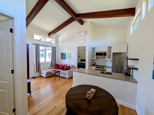 2084 W Hampton Dr, Unit Guesthouse