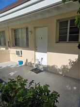1718 Thomas St in Hollywood, FL - Foto de edificio - Building Photo