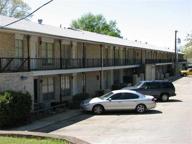 The Gardens Apartments in Paris, TX - Foto de edificio - Building Photo