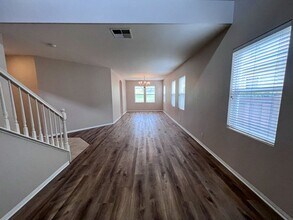 30906 Crystalaire Dr in Temecula, CA - Foto de edificio - Building Photo