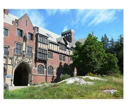 Chateau Rive Apartments in Peekskill, NY - Building Photo - Building Photo