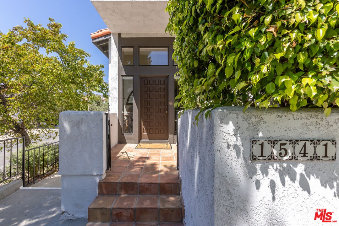 1541 Palisades Dr in Los Angeles, CA - Building Photo