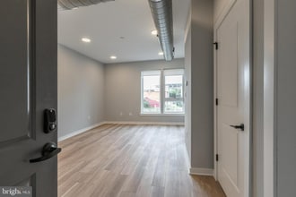 6016 N Warnock St, Unit A40 in Philadelphia, PA - Foto de edificio - Building Photo