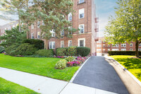 12 Hamilton Pl in Garden City, NY - Foto de edificio - Building Photo