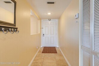 555 Harrison Ave, Unit 402 in Cape Canaveral, FL - Foto de edificio - Building Photo