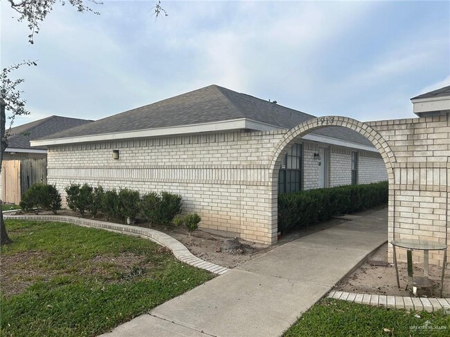 property at 8 Summer Breeze St