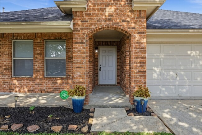 property at 2734 Trinity Glen Ln