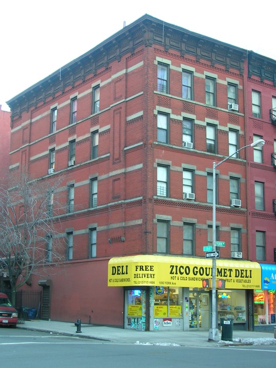 1593 York Ave in New York, NY - Building Photo