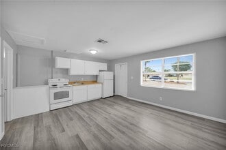 15 SE 24th Ave in Cape Coral, FL - Foto de edificio - Building Photo