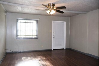 4609 Dabney St in Houston, TX - Building Photo - Building Photo