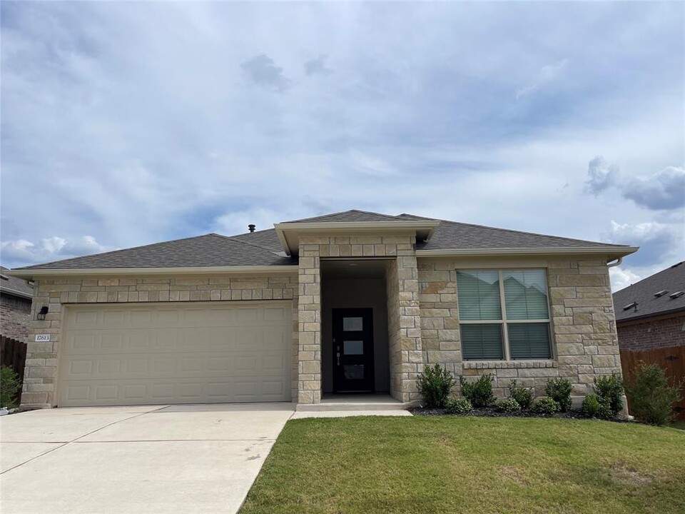 17613 Gilberto Dr. in Pflugerville, TX - Building Photo