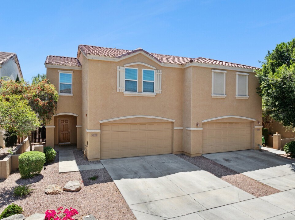 8777 W Aster Dr in Peoria, AZ - Building Photo