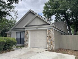 819 Sunridge Point Dr in Seffner, FL - Building Photo