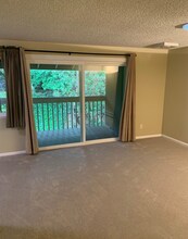 14150 SE 17th Pl in Bellevue, WA - Building Photo - Building Photo