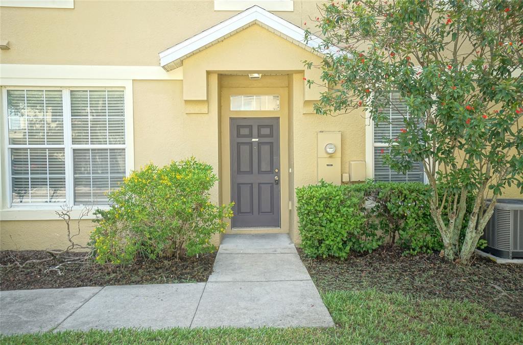 6760 Eagle Feather Dr in Riverview, FL - Foto de edificio