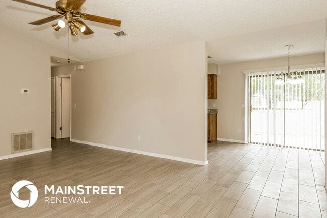 916 N Dean Cir in Deltona, FL - Building Photo - Building Photo