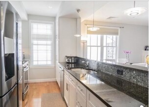185 High St, Unit 204 in Brookline, MA - Building Photo - Building Photo