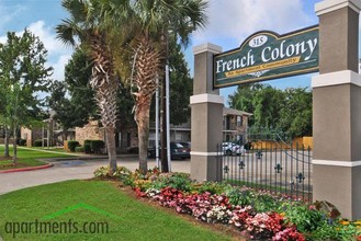 French Colony in Lafayette, LA - Foto de edificio - Building Photo