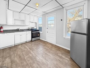 201 Cedar Alley in Phillipsburg, NJ - Foto de edificio - Building Photo