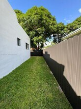 557 NW 44th St in Miami, FL - Building Photo - Building Photo