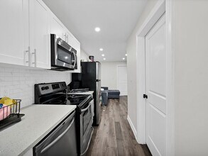 33 Fairleigh Ave N in Hamilton, ON - Building Photo - Building Photo