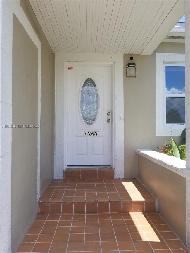 1085 NW 133rd St in North Miami, FL - Building Photo - Building Photo