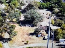 2327 Ewing Dr in Venice, FL - Building Photo