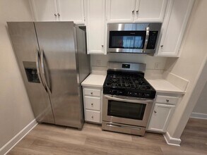 2669 S Barrington Ave, Unit 107 in Los Angeles, CA - Foto de edificio - Building Photo