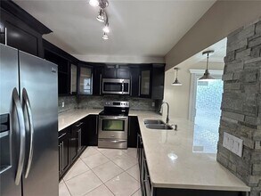 339 La Paz Dr in Kissimmee, FL - Building Photo - Building Photo