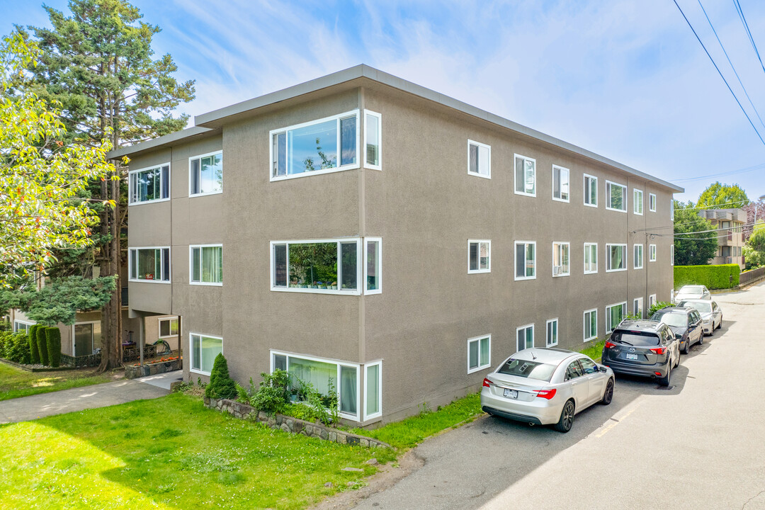 Mara Apartments in Vancouver, BC - Building Photo