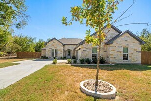 503 E 2nd St in Elgin, TX - Building Photo