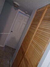 3610 NW 21st St, Unit 409 in Lauderdale Lakes, FL - Building Photo - Building Photo