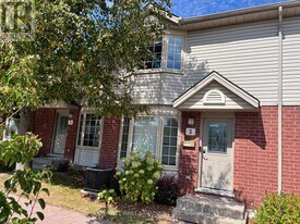 70 Chapman Ct in London, ON - Building Photo