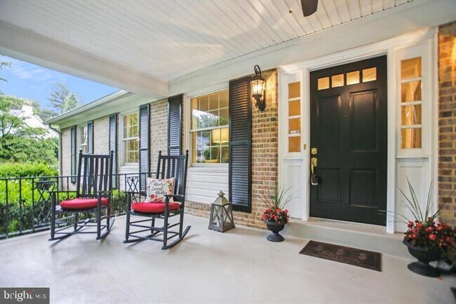 1354 MacBeth St in McLean, VA - Building Photo - Building Photo