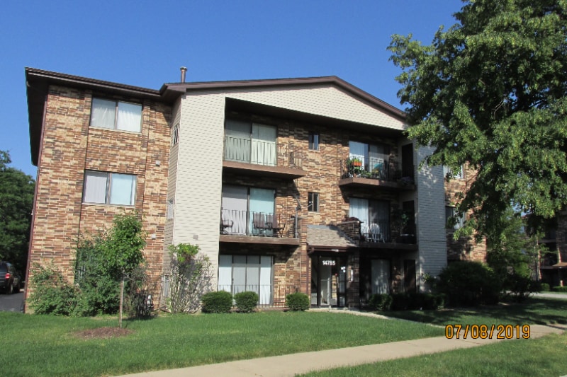 14785 Lake View Dr in Orland Park, IL - Building Photo