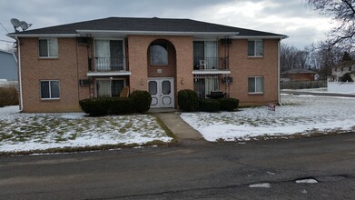 308 Frontier Ave, Unit 2 in North Tonawanda, NY - Foto de edificio - Building Photo