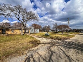 206 E 3rd St in Tolar, TX - Building Photo - Building Photo