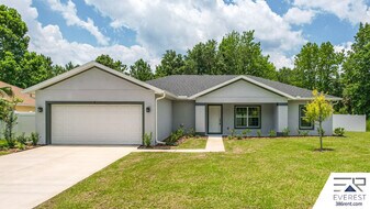 8 Longview Ln in Palm Coast, FL - Building Photo