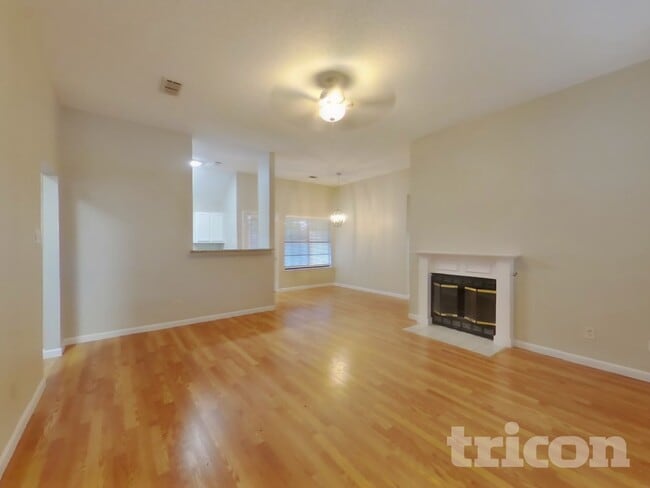 1027 Brittany Dr in Denton, TX - Building Photo - Building Photo