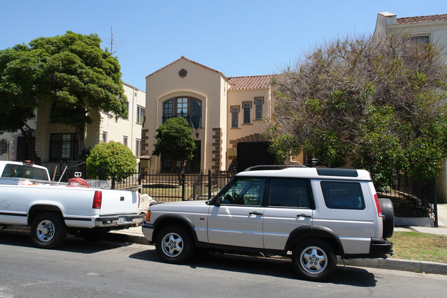 Catalina Apartments in Los Angeles, CA - Building Photo - Building Photo