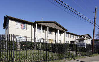 Southdale Apartments in Dallas, TX - Building Photo - Building Photo